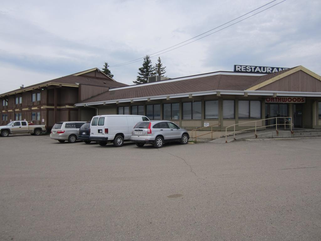 Northwoods Inn Fort St. John 外观 照片